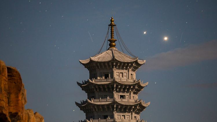 Die Planeten Jupiter und Venus sind in der chinesischen Provinz Heilongjiang am Himmel zu sehen. 