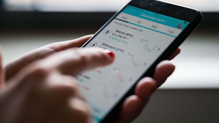 Gewinne aus Kryptogeschäften können steuerpflichtig sein und müssen dem Finanzamt gemeldet werden.