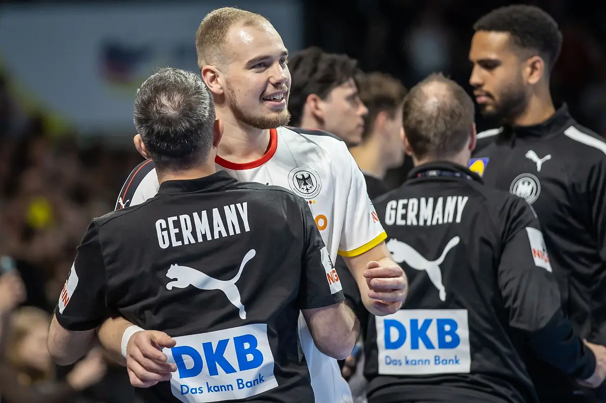 Die-deutschen-Handballer-um-Tim-Zechel-M-gewannen-gegen-Spanien