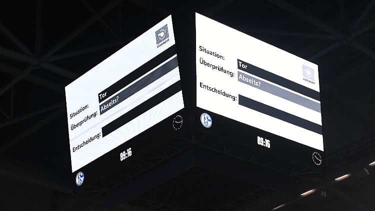 Bei Entscheidungen auf dem Feld gibt es für Schiedsrichterinnen der Frauen-Bundesliga weiter keine Hilfe aus der Ferne.