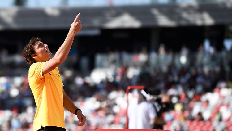 "Mondo" Duplantis springt sehr hoch.