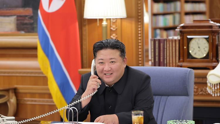 Das Telefonat fand nordkoreanischen Staatsmedien zufolge in "kameradschaftlicher Atmosphäre" statt. 