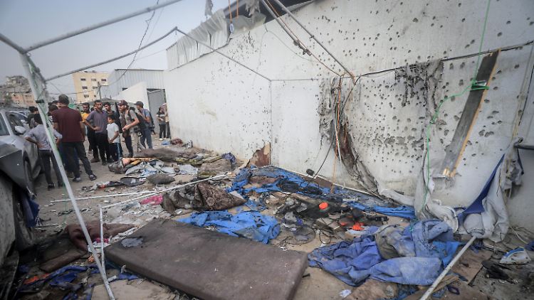 Das zerstörte Zelt der Journalisten nahe des Al-Schifa-Krankenhauses in Gaza-Stadt. 