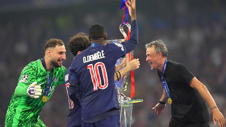 Anfang Juni feierten Donnarumma (links) und Luis Enrique noch den Triumph in der Champions League.