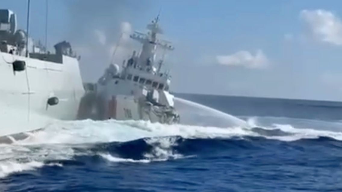 Im Südchinesischen Meer sind nach philippinischen Angaben vor zwei Tagen zwei chinesische Schiffe bei einer Verfolgungsjagd auf ein Boot der Philippinen zusammengestoßen.