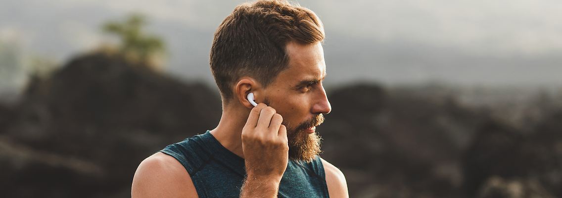 True-Wireless-Kopfhörer eignen sich gleichermaßen für Sport und Alltag. Wir klären, welche Bauformen es gibt – und welche Geräte überzeugen.