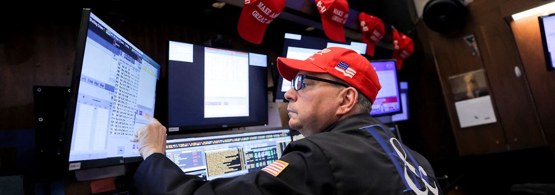 2024-11-06T143346Z_1691549880_RC2QZAAYBM4S_RTRMADP_3_USA-ELECTION-STOCKS (1).JPG