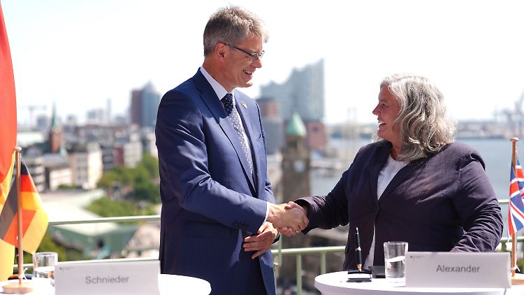  Die Taskforce solle beide Länder näher zusammenbringen "und dem Tourismus, der Wirtschaft und dem kulturellen Austausch neue Möglichkeiten eröffnen", sagt Alexander.