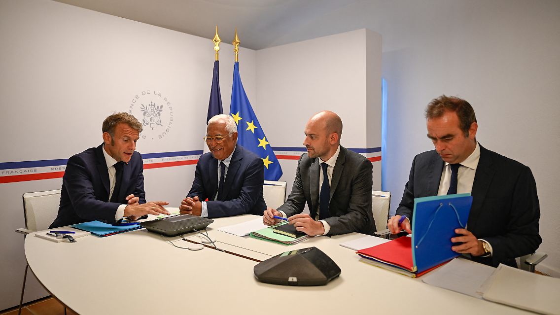 Der französische Präsident Emmanuel Macron, EU-Ratspräsident Antonio Costa, der französische Außenminister Jean-Noël Barrot und Verteidigungsminister Sébastien Lecornu nahmen von der Präsidentenresidenz Fort de Brégançon aus an einer Videokonferenz teil.
