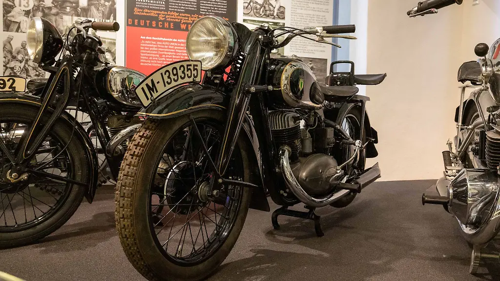 Das-Modell-AUTO-UNION-DKW-RT-125-von-1940-im-Motorradmuseum-von-Schloss-Augustusburg