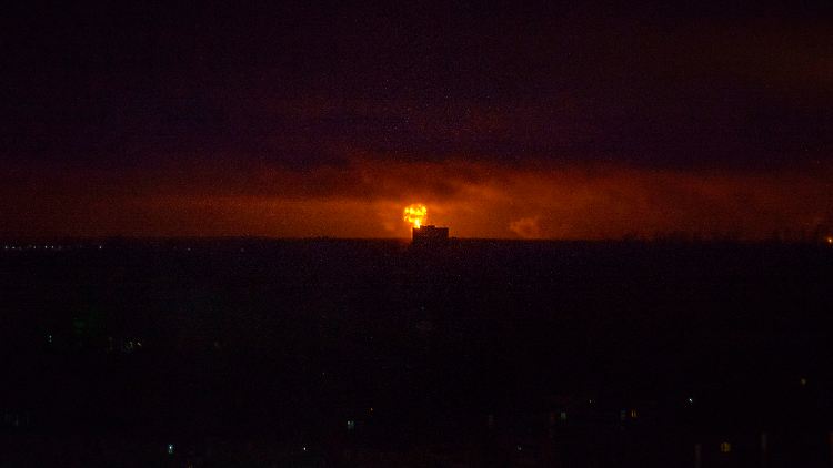 Russland greift die Ukraine immer wieder mit Raketen an .