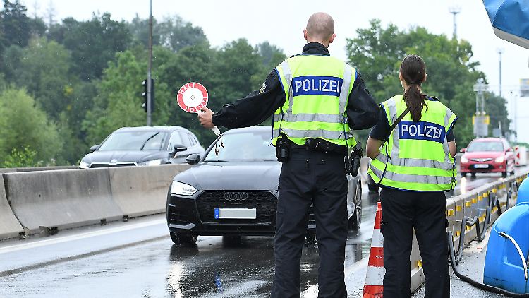 Wieder regelmäßig beim Grenzübergang anzutreffen: die Polizei. 