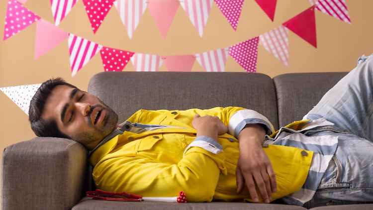 Vor allem nach Partys und Alkoholkonsum steigen die Risiken für Atemaussetzer. 