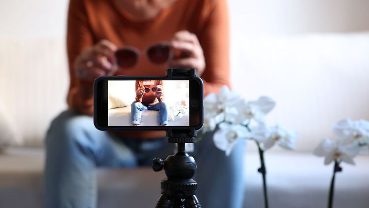 Einnahmen aus Social Media, wie Werbeposts oder Affiliate-Provisionen, müssen in der Steuererklärung angegeben werden.