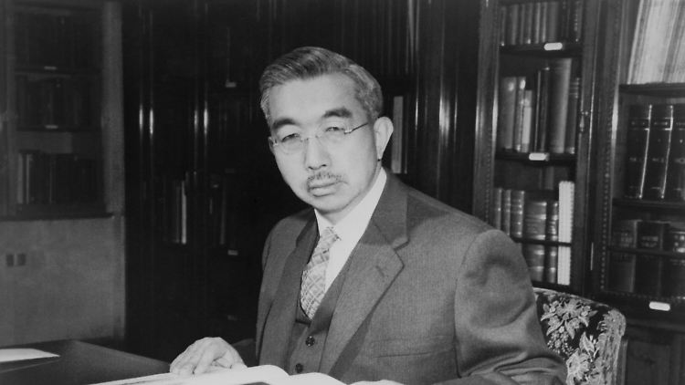 Als Kaiser Hirohito am 15. August die Kapitulation Japans bekannt gibt, hört das Volk seine Stimme zum ersten Mal.