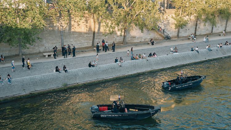 Einsatzkräfte bargen die leblosen Körper am Mittwoch.