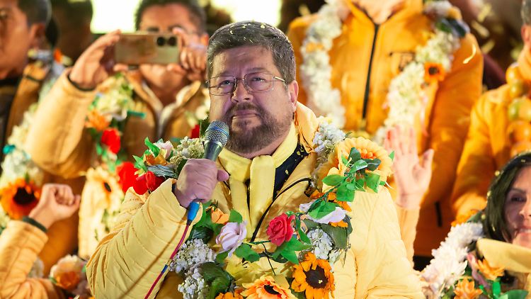 Samuel Doria Medina führt die Umfragen mit leichtem Vorsprung an.