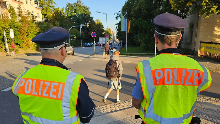 Bei der Polizei wird der Beamtenstatus nicht infrage gestellt. 