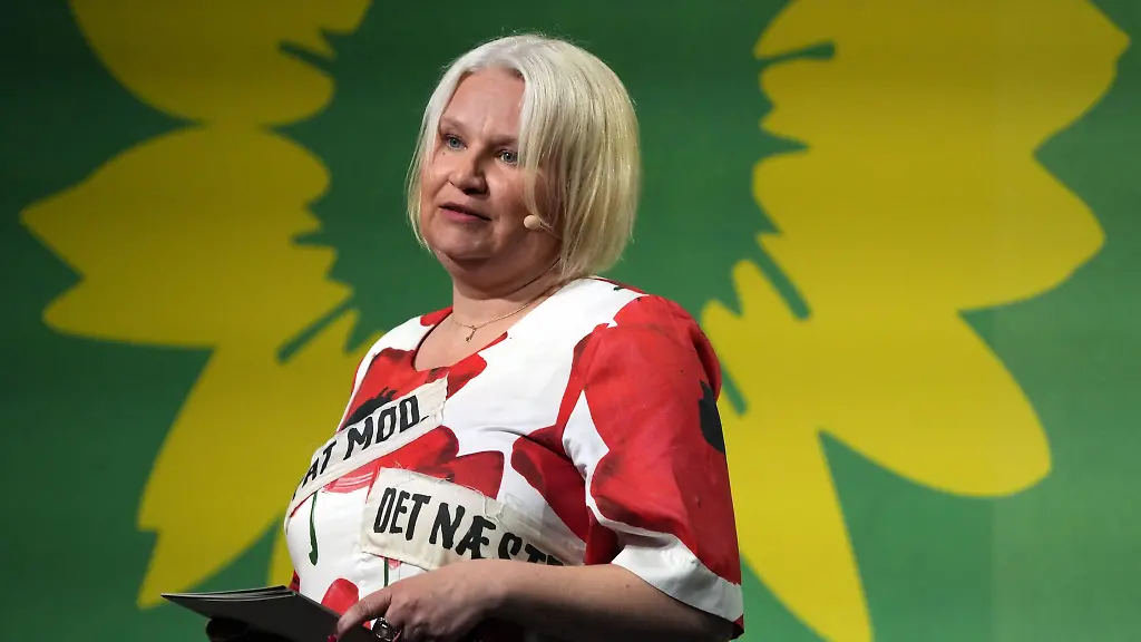 Alexandra-Pichl-Landesvorsitzende-der-Brandenburger-Gruenen-spricht