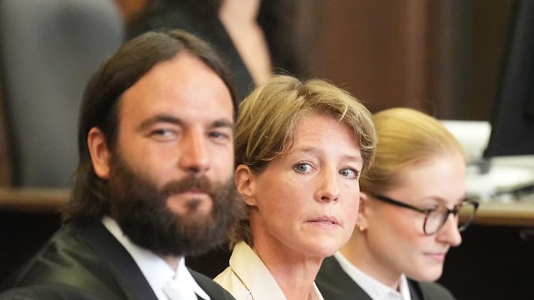 Zu Beginn des Prozesstages kam es zu einem Streit zwischen Christina Blocks Verteidiger Ingo Bott und der Vorsitzenden Richterin. 