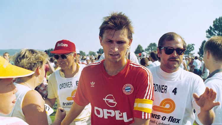 Weltmeister Klaus Augenthaler kehrte wenige Tage nach dem Triumph von Rom in der Provinz auf den Boden der Tatsachen zurück.