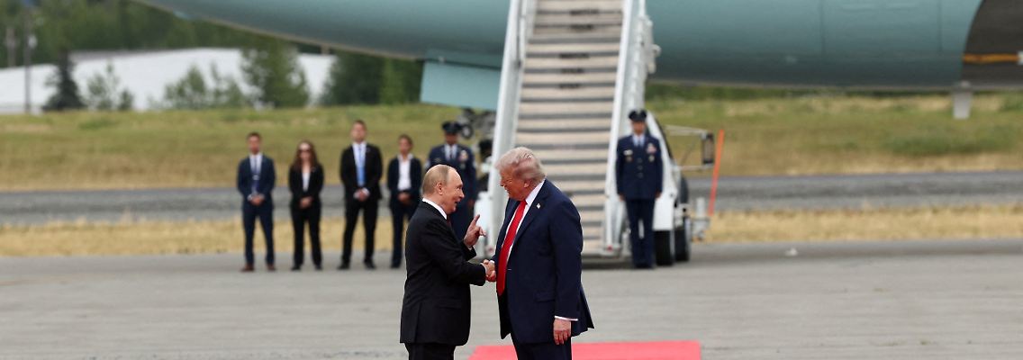 2025-08-15T191442Z_142684942_RC2R7GA7AG08_RTRMADP_3_UKRAINE-CRISIS-SUMMIT.JPG