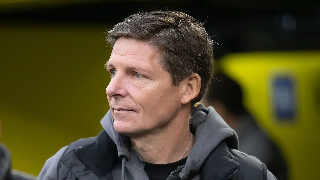 Trainer-Oliver-Glasner-von-Frankfurt-vor-dem-Spiel