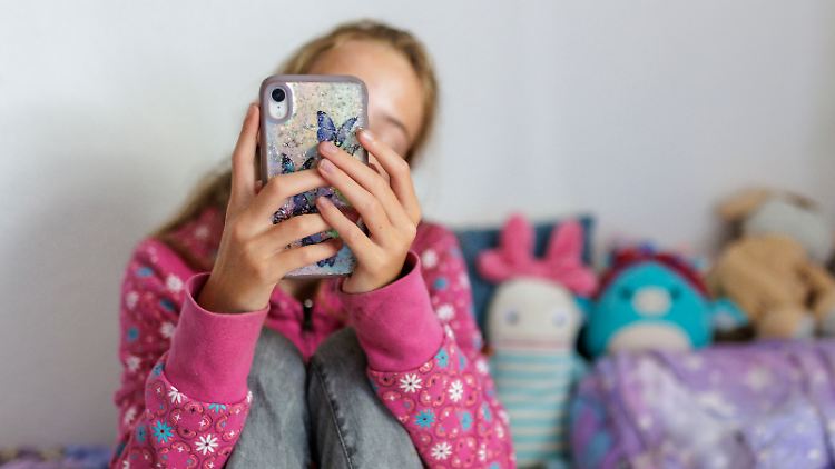 Interne Richtlinien des Unternehmens erlaubten "sinnliche" Chats mit Minderjährigen.