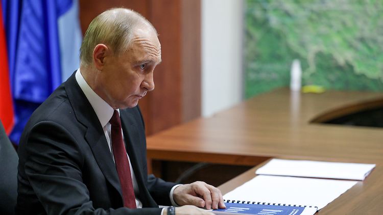 Will Kreml-Aussagen zufolge nichts von einem Dreier-Gipfel wissen: Wladimir Putin. 