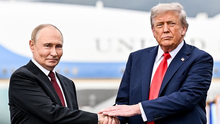 Die US-Sanktionen verbieten nach Angaben des Finanzministeriums in der Praxis jede wirtschaftliche Interaktion mit Rosneft, Lukoil und ihren Tochterfirmen.