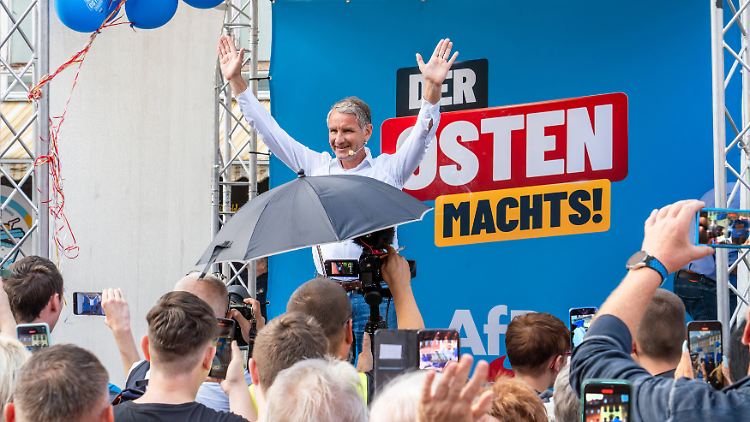 AfD-Wahlkampf im letzten Jahr in Thüringen. Dort wurde die Partei zwar mit Abstand stärkste Kraft, in die Staatskanzlei ist Björn Höcke trotzdem nicht eingezogen.