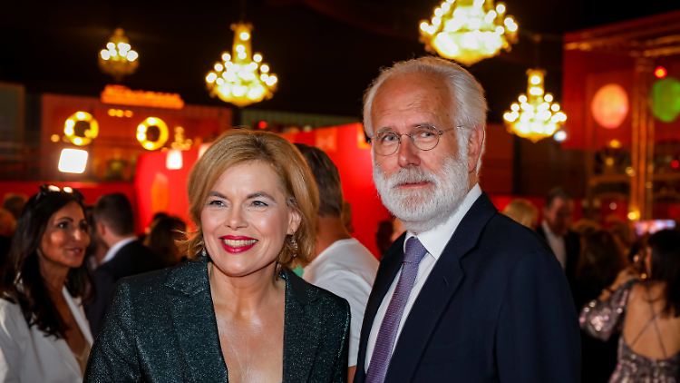 Julia Klöckner und Harald Schmidt auf der Geburtstagsfeier des Journalisten Helmut Markwort im Jahr 2022 in München.