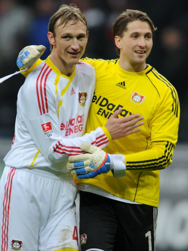 Die Bayer-Abwehr um Keeper Rene Adler und Routinier Sami Hyypiä hielt in Frankfurt dicht.