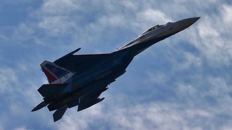 Ein russischer Mehrzweckjäger vom Typ Su-30SM