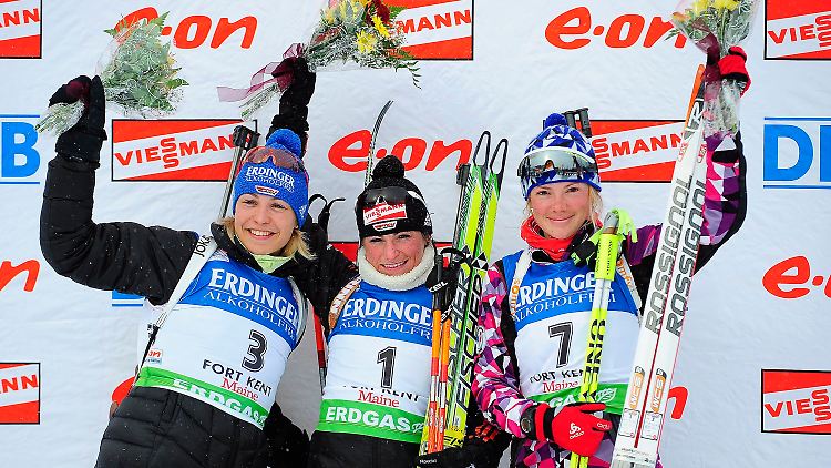Die besten Drei: Andrea Henkel (M) siegte vor Magdalena Neuner (l.) und Marie Dorn aus Frankreich.