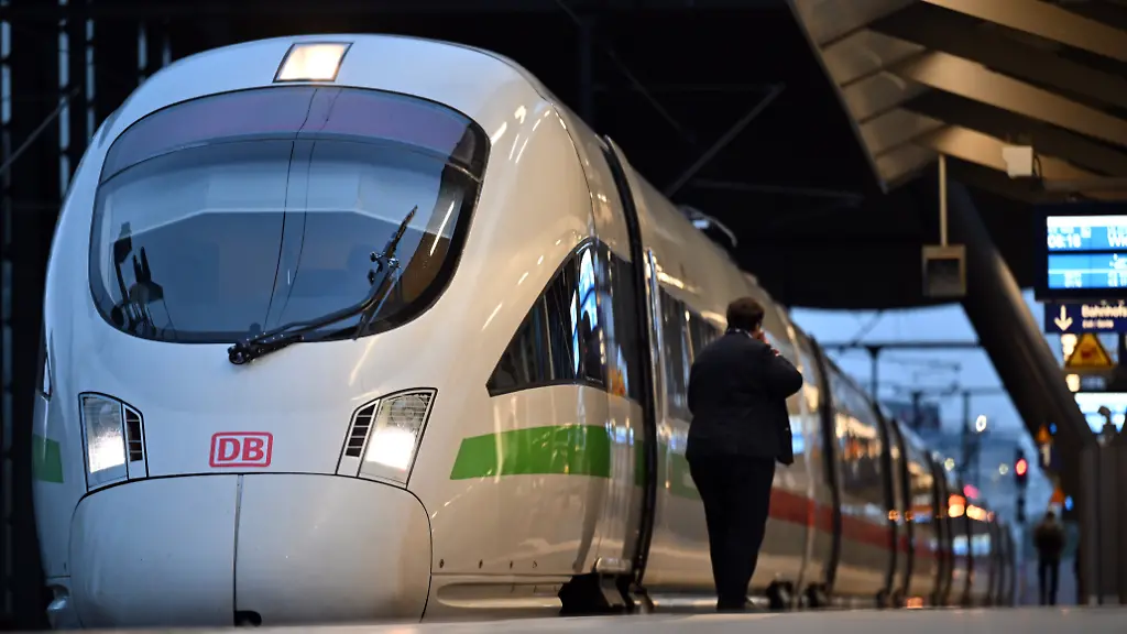 Unter-anderem-am-Hauptbahnhof-in-Erfurt-soll-es-in-drei-Jahren-einen-ICE-Halbstundentakt-geben