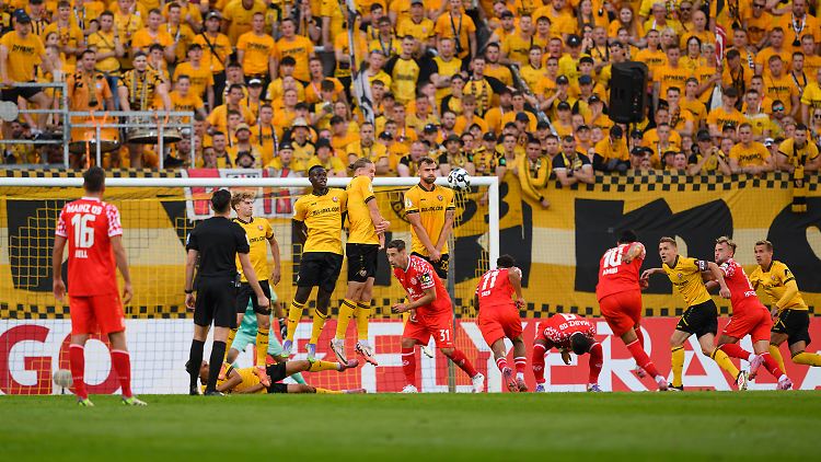 Alleine gegen gleich zwei gelbe Wände: Nadiem Amiri beim Siegtreffer.