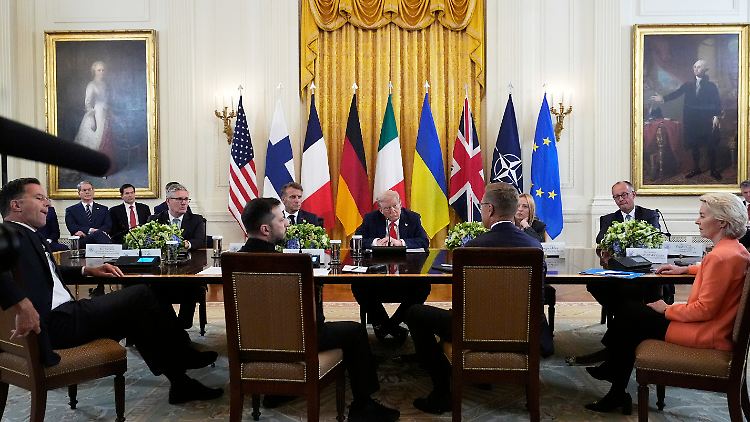 Trump sitzt seit zwei Stunden mit mehreren EU-Staatschefs, Nato-Chef Rutte und EU-Kommissionspräsidentin von der Leyen zusammen.