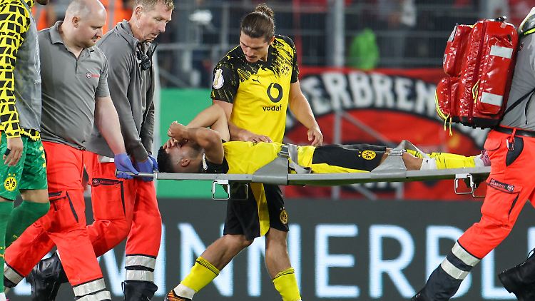 Marcel Sabitzer sorgt sich um seinen verletzten Kollegen Yan Couto.