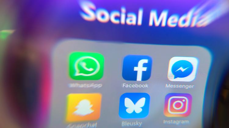 Anhänger von Union, SPD und Linke sind mehrheitlich dafür, Tiktok und Co. für jüngere Jugendliche zu verbieten.
