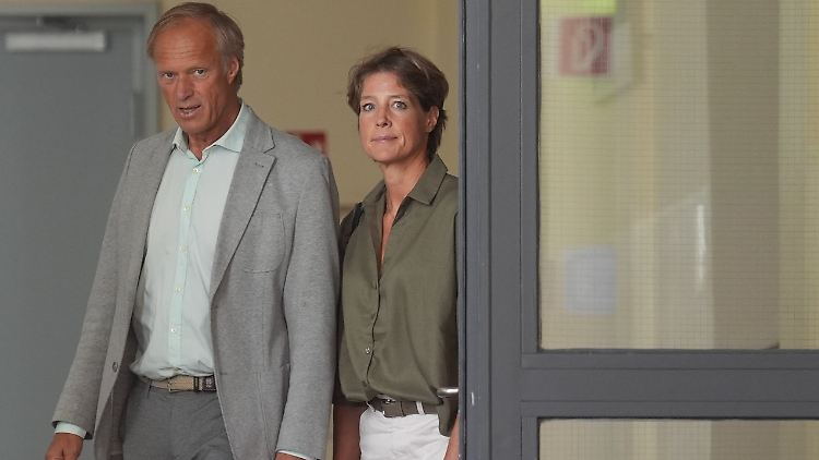 Christina Block und ihr Lebensgefährte Gerhard Delling sitzen gemeinsam auf der Anklagebank.