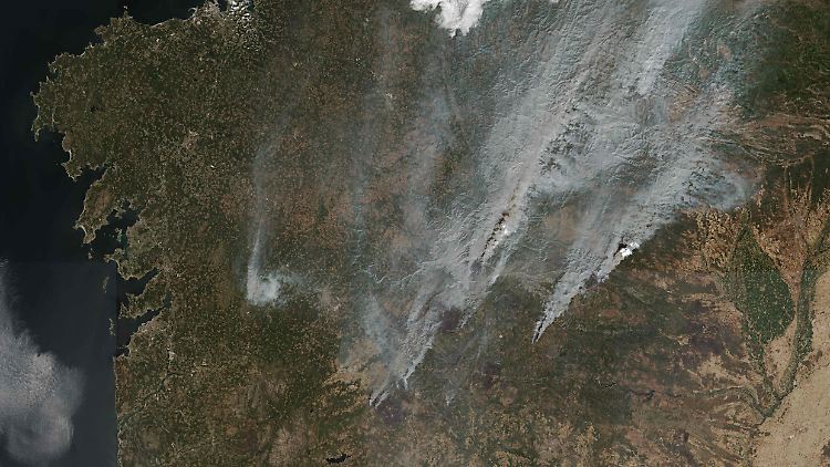 Dichte Rauchwolken über dem Nordwesten Spaniens: Satellitenbild vom 16. August 2025.