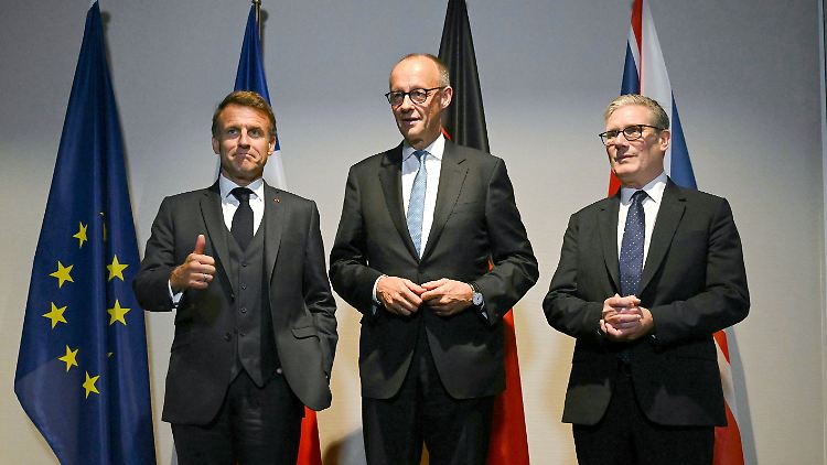 Macron (l.) und Starmer (r.) führen die Initiative wohl an. Merz' Bundesregierung wolle sich selbstverständlich beteiligen.