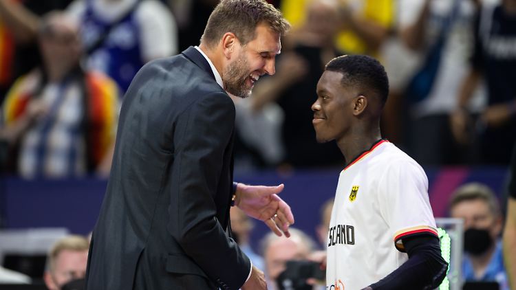 Befreundete Weggefährten: Dirk Nowitzki und Dennis Schröder. 