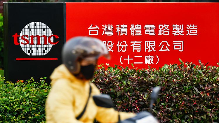 Der taiwanesische Chiphersteller TSMC soll in den USA eine Halbleiterproduktion aufbauen. Die US-Regierung will das mit Aktienkäufen stützen. 
