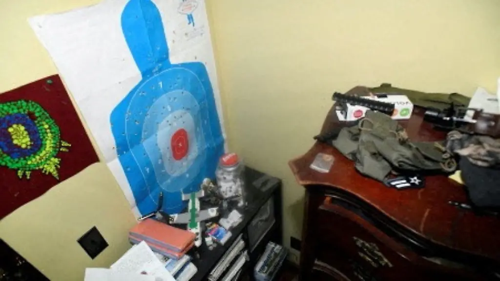 2023-04-27T023942Z-1491115847-RC2QM0A68DCI-RTRMADP-3-USA-INTEL-LEAK-1