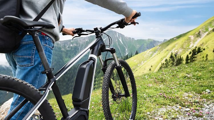 E-Bikes sind gefragter denn je – vor allem reduzierte und generalüberholte Modelle machen den Einstieg erschwinglich.