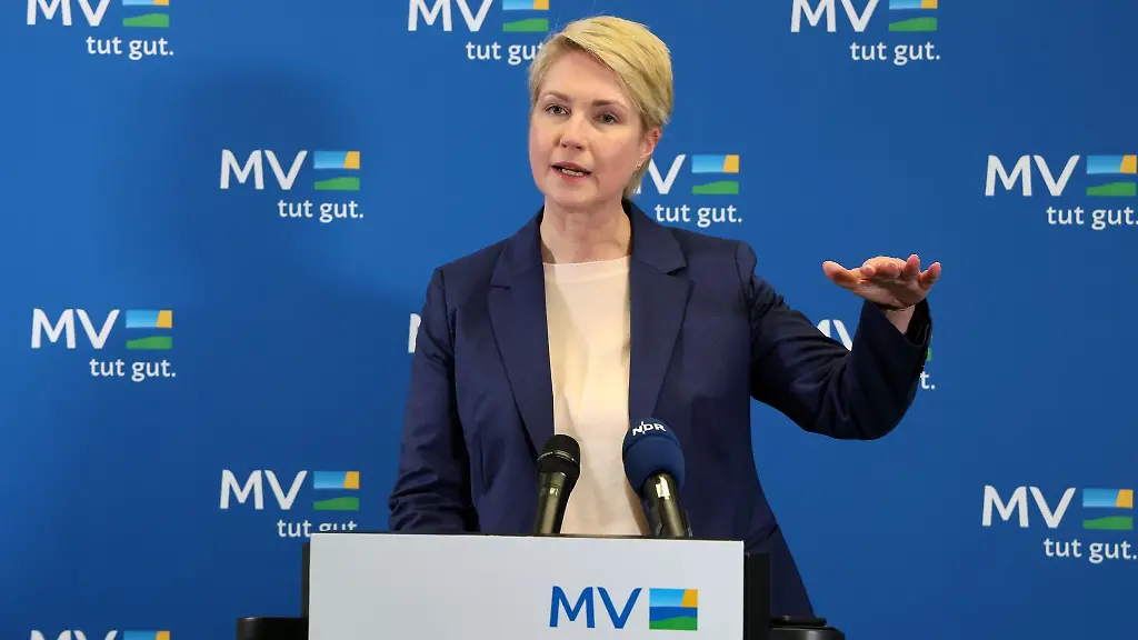 Manuela-Schwesig-SPD-Ministerpraesidentin-von-Mecklenburg-Vorpommern-spricht