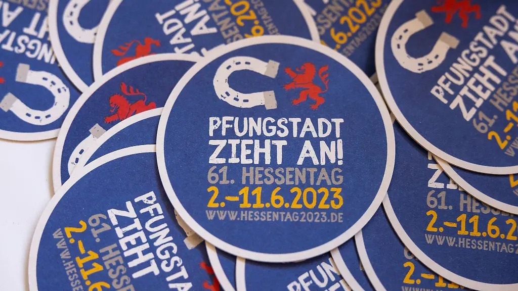 Das-Hessentag-Logo-ist-auf-einem-Bierdeckel-zu-sehen