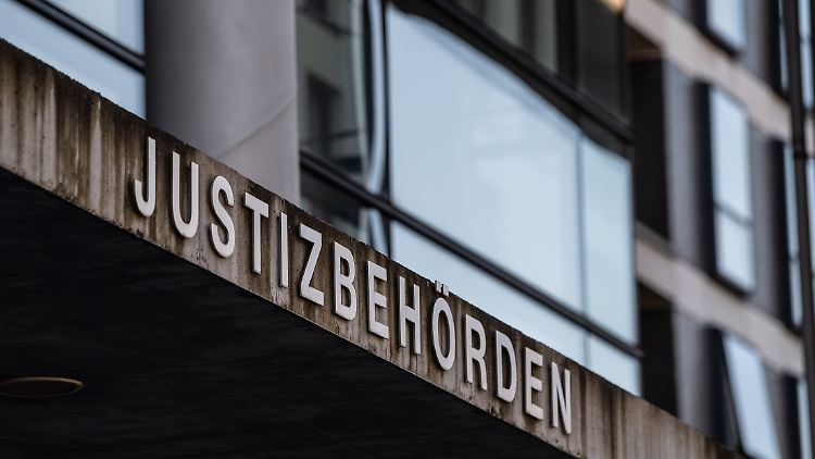 "Dann hat sich eine Art Abwärtsspirale entwickelt, wo ich dann irgendwann das Gefühl hatte, dass ich nicht mehr rauskam", so der Angeklagte.